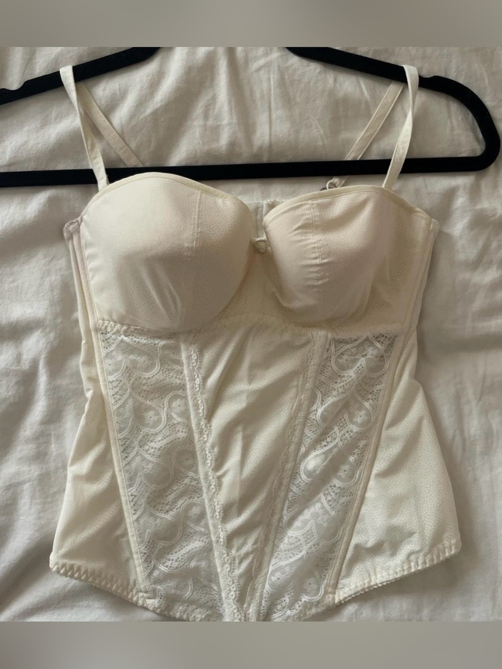🤍Lace Detail Cream Corset With Heart Gem! <3🤍